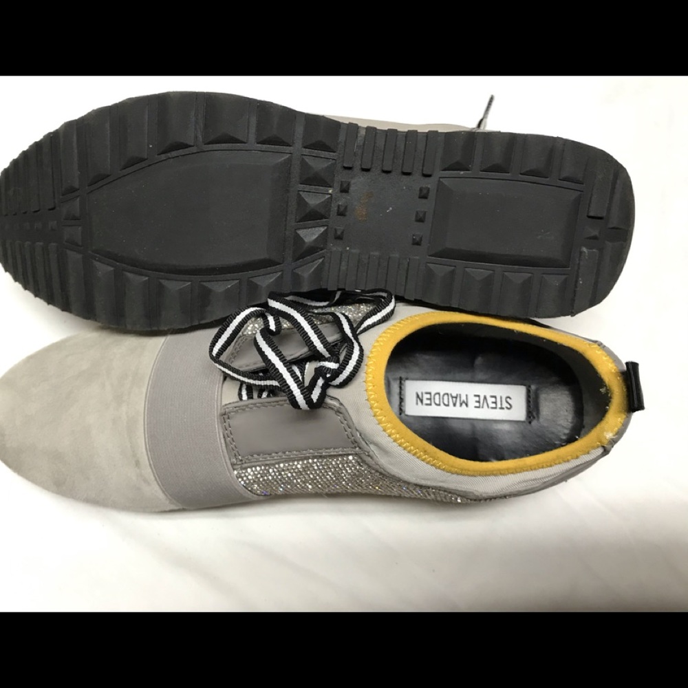 Steve Madden Attack size 10